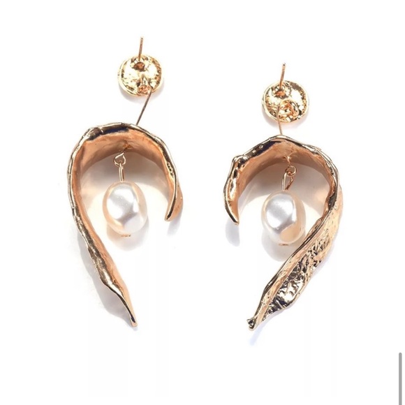 Pearl Drop Leaf Earrings - Picture 2 of 6